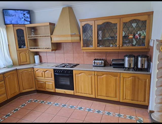 12 BEDROOM HOUSE FOR SALE IN HAYFIELDS